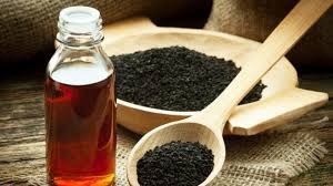نصائح لوقف الشيب المبكر لأوانه ومنعه بشكل طبيعي - زيت الحبة السوداء