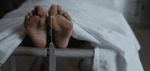 تفسير حلم اعطاء الميت للحي للفتاة العزباء والمرأة المتزوجة والرجل