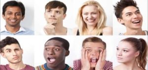 كيفية فهم لغة الجسد وتعبيرات الوجه