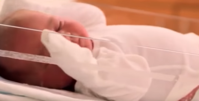 قصص واقعية مؤثرة : كيف أسلمت الطبيبة الامريكية بعد إجرائها عملية التوليد لإمرأة مسلمة ؟؟