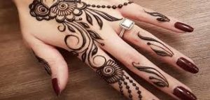 الحنة في المنام للعزباء او للمتزوجة او للحامل او للرجل او الحلم ومعناه بالتفصيل
