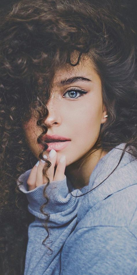 خلفيات بنات للموبايل1