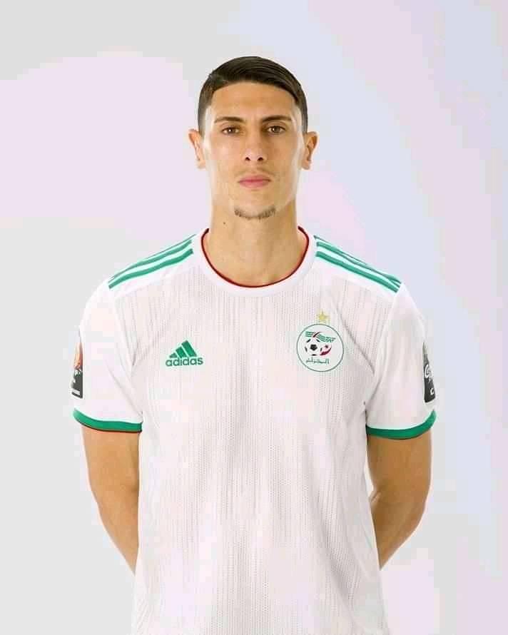 لاعبي المنتخب الجزائري 10