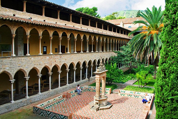 Monestir دي بيدرالبيس