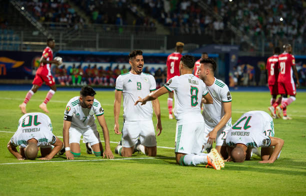 بغداد بونجاح و المنتخب الجزائري 12