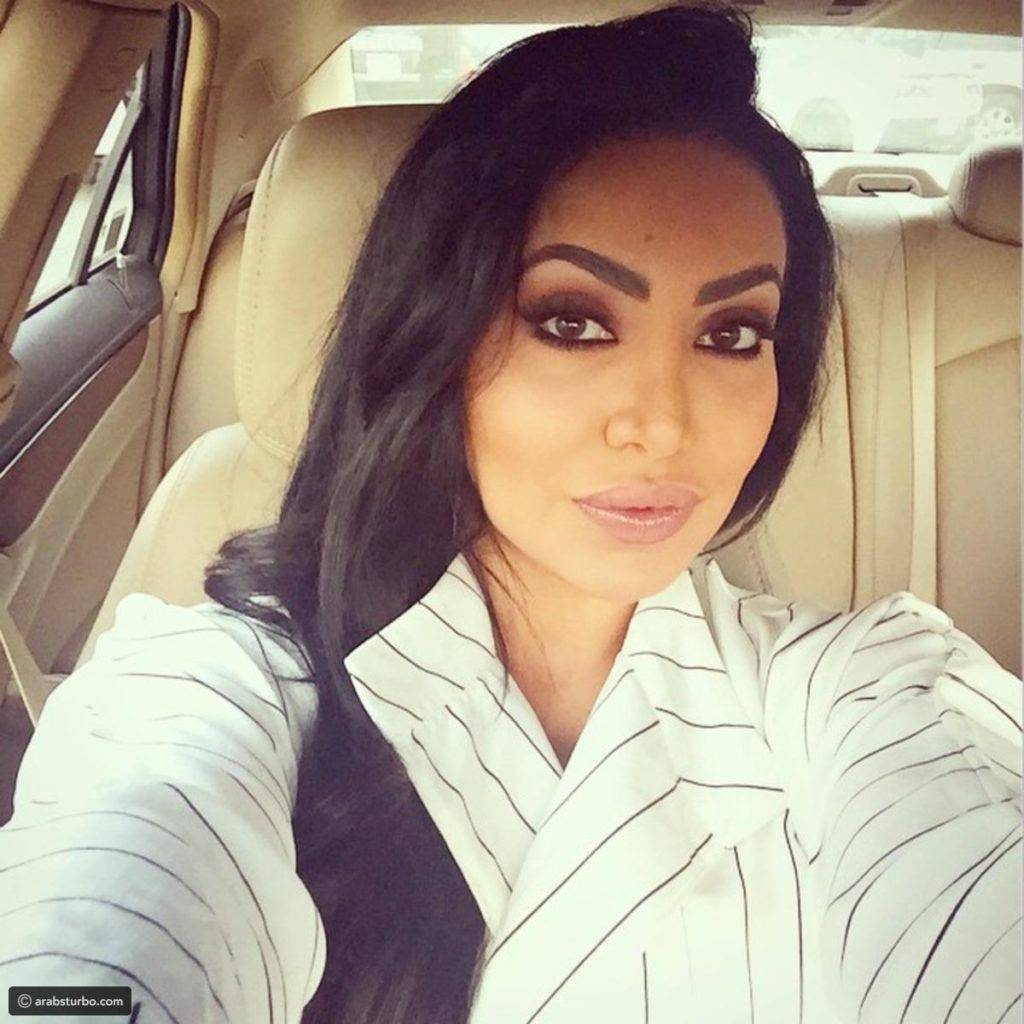 صور فوز الشطي في سيارتها12