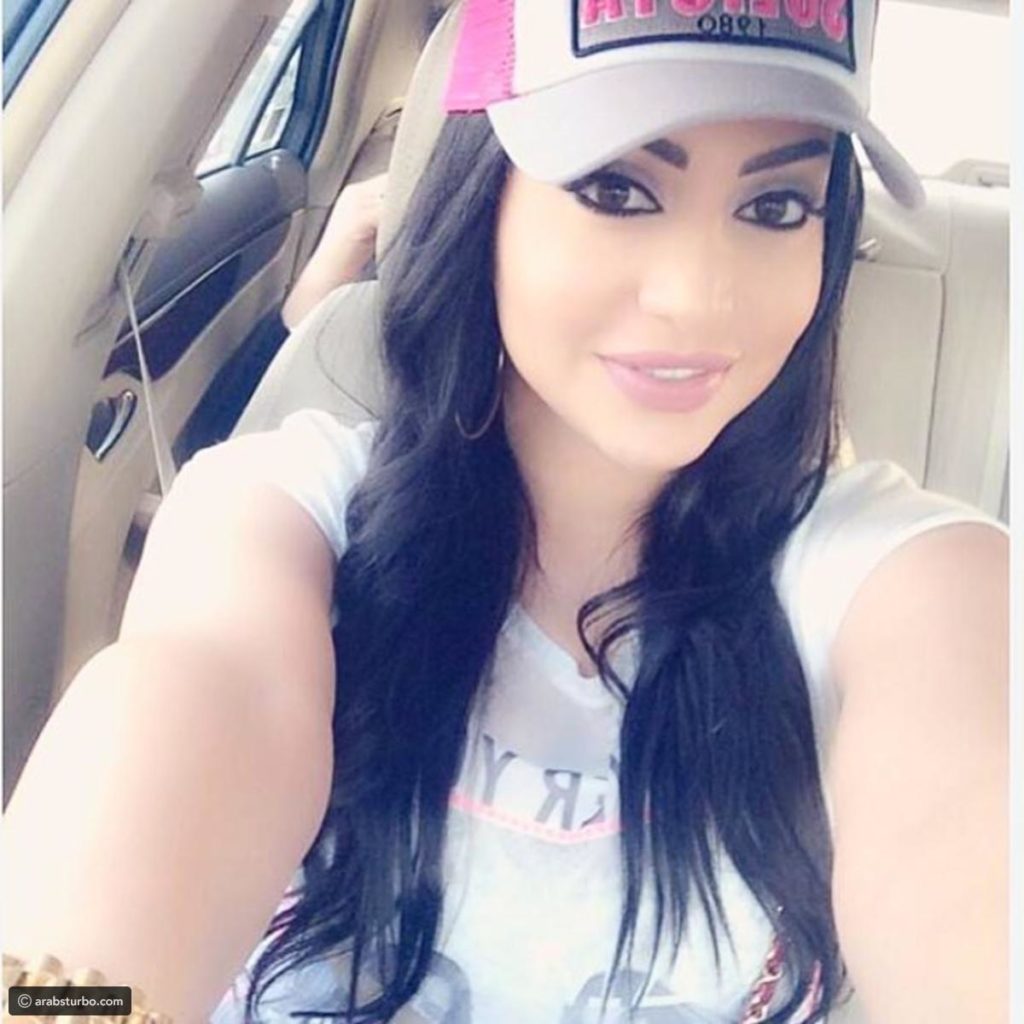 صور فوز الشطي في سيارتها13
