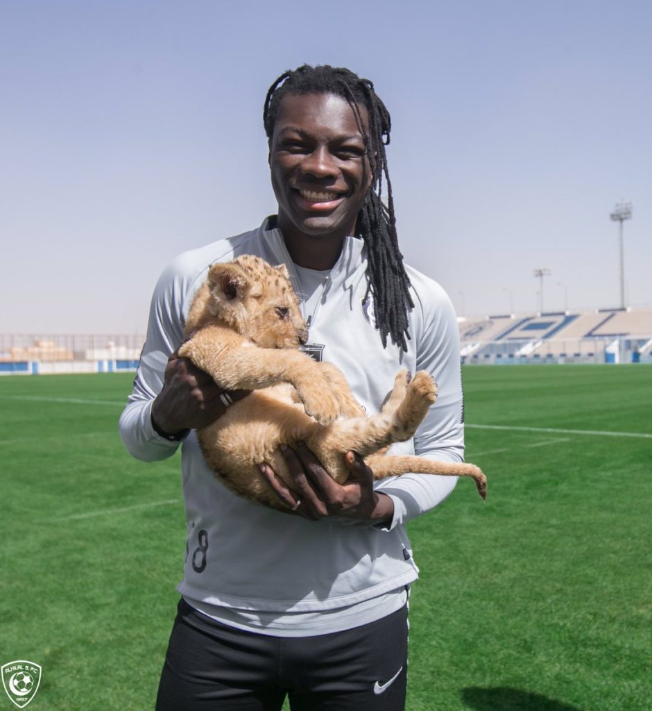 زوجة جوميز لاعب الهلال