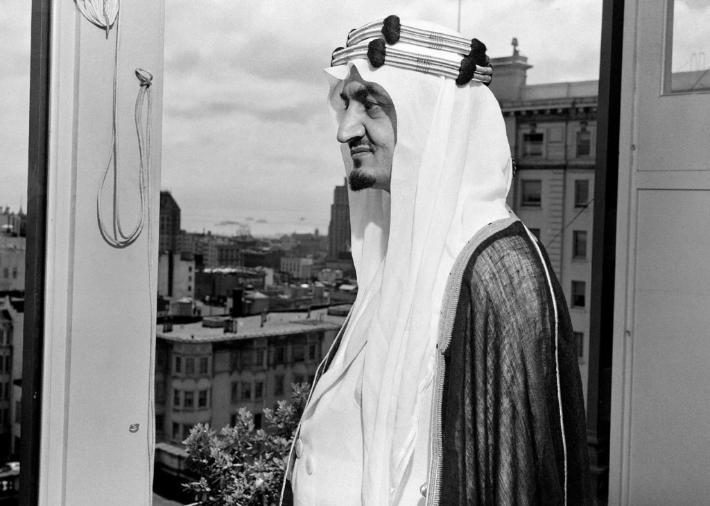 صور الملك فيصل مع بعض الشخصيات9