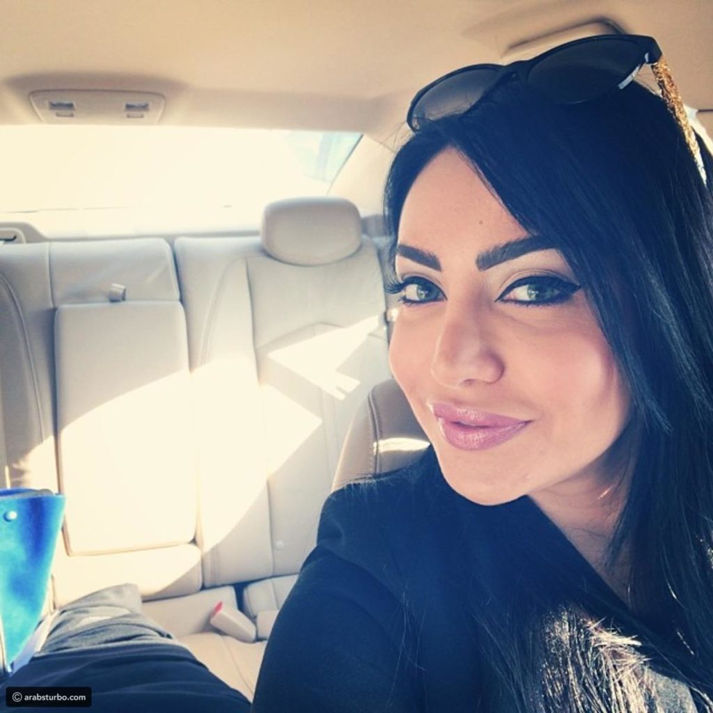 صور فوز الشطي في سيارتها3