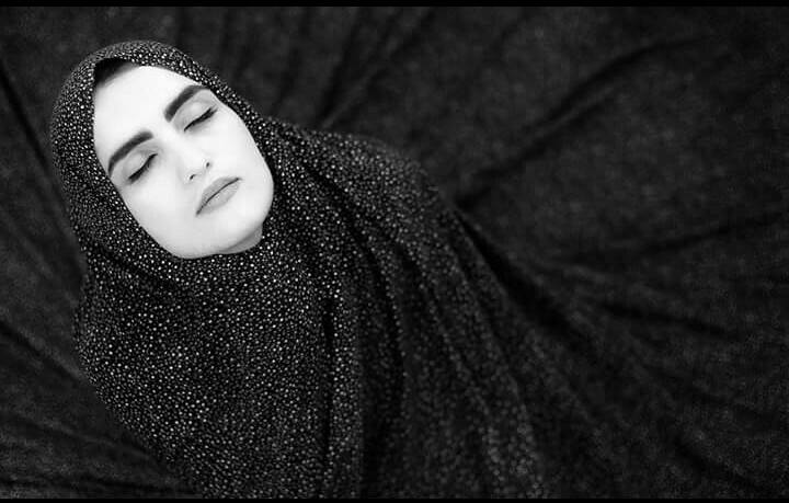 رمزيات بنات محجبات ابيض واسود3