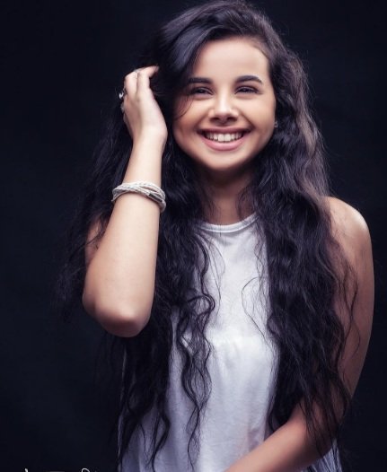 منة عرفة وهي صغيرة2