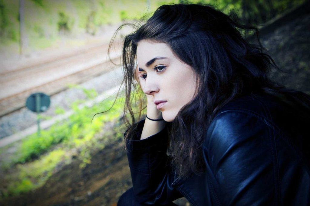 صور بنات حزينة 6