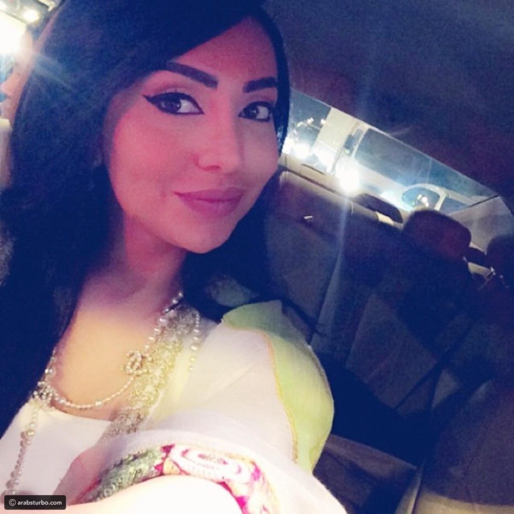 صور فوز الشطي في سيارتها6