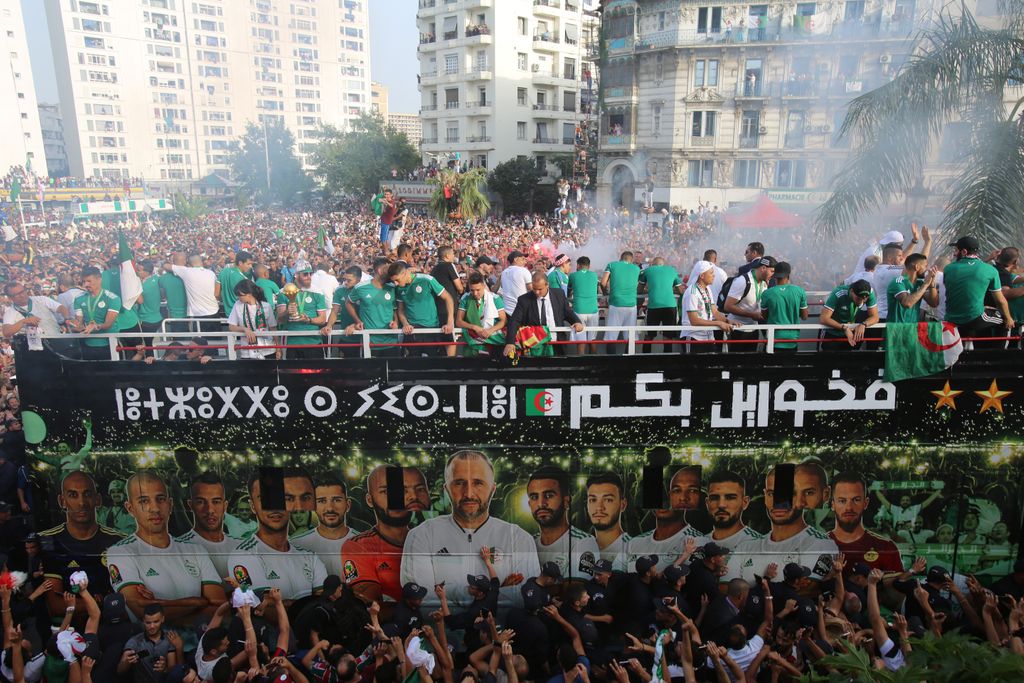 احتفالات المنتخب الجزائري 6