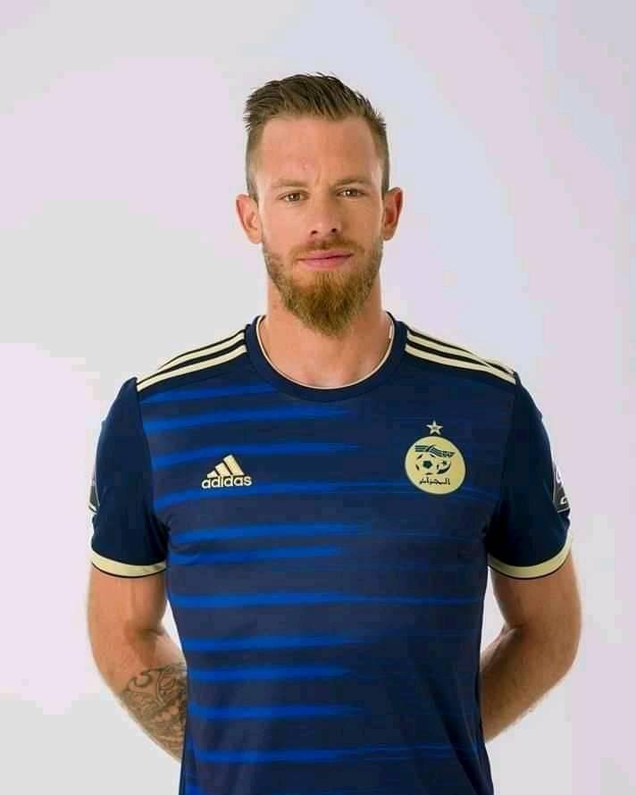 لاعبي المنتخب الجزائري 4