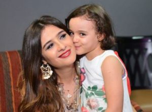 عمر ياسمين عبد العزيز، ياسمين عبد العزيز واولادها