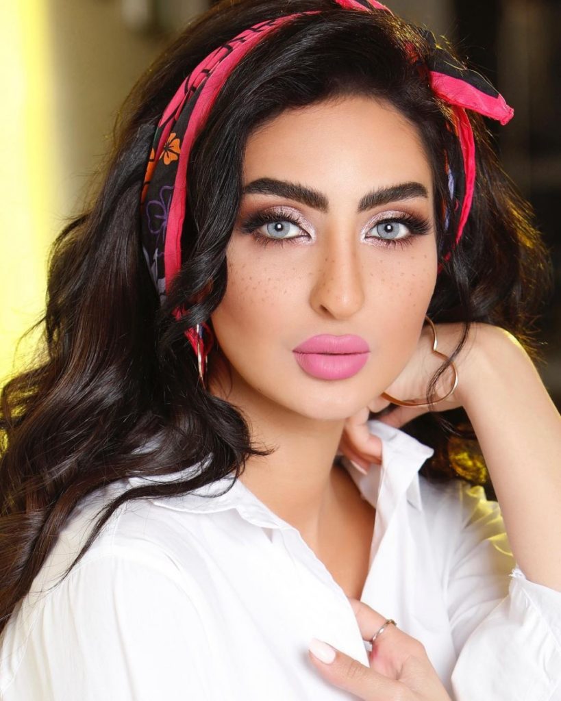 نور الغندور وزوجها 9