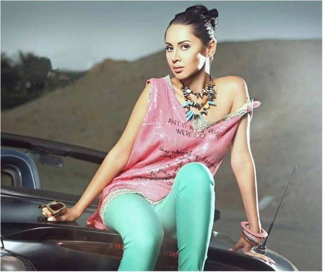 ياسمين رئيس وابنها2