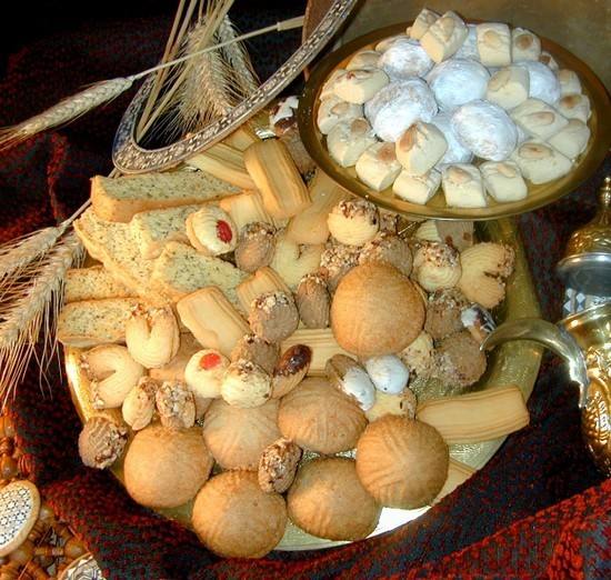 اتيكيت تقديم الحلويات للضيوف3