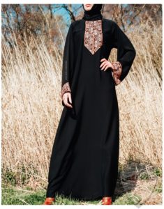 تفسير حلم لبس العبايه للعزباء