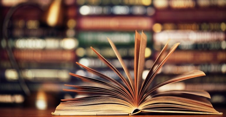 روايات عربية تستحق القراءة - اسماء روايات جميلة للقراءة