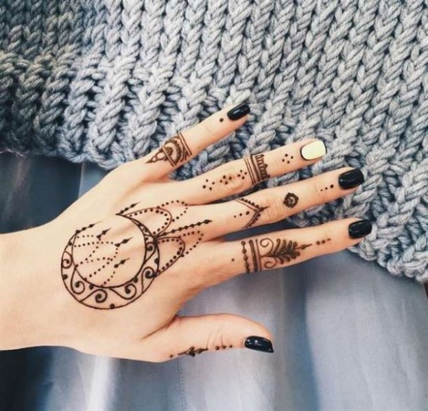 نقش حناء اماراتي اصابع2