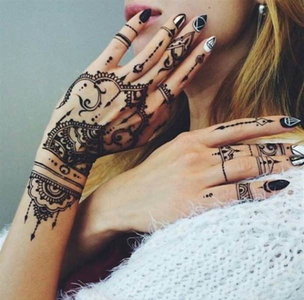 نقش حناء اماراتي اصابع4