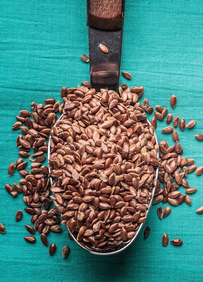 بذور الكتان والسمسم لتكبير الثدي