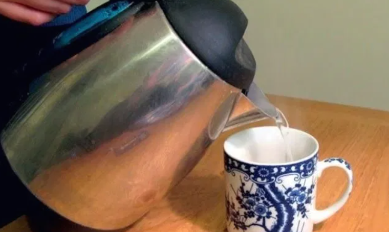 أضرار شرب الماء الساخن على الكبد