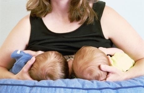 تجربتي في رضاعة التوأم