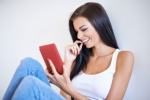 كيف اعرف انها تحبني من خلال الرسائل