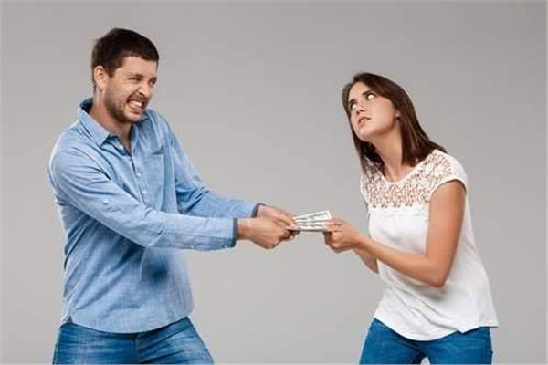 علامات الرجل البخيل قبل الزواج