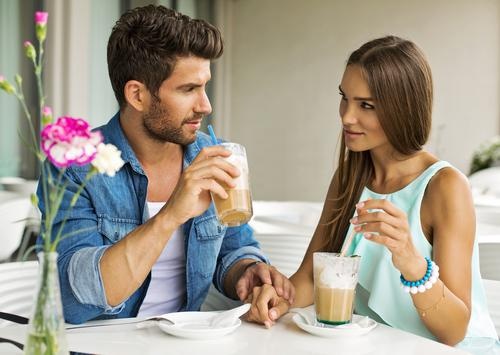 كيف تعرف أن الفتاة تريدك