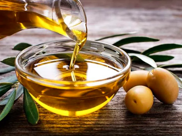 تجربتي مع زيت الزيتون لشد الثدي