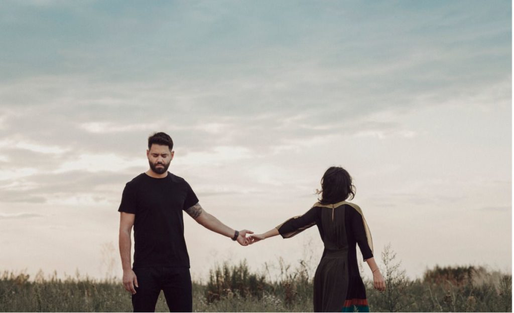  كيف اعرف أنها تحبني بعد الفراق 