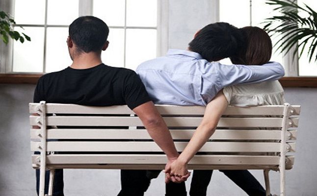 كيف تعرف الزوجة الزانية - علامات الخيانة عند الفتاة 