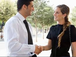 كيف تعرف أن الفتاة تريدك 