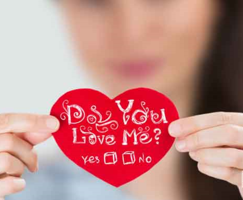 كيف أعرف أنه يحبني من خلال أسئلة