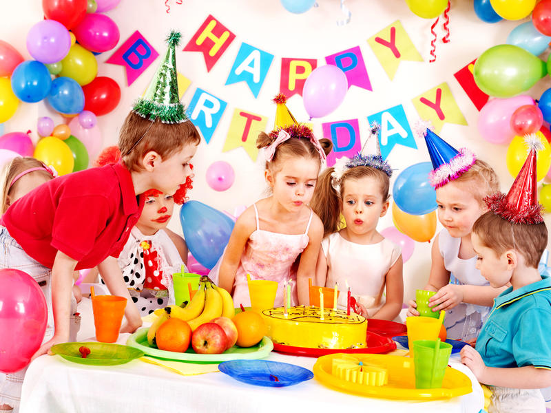عيد ميلاد اطفال صغار