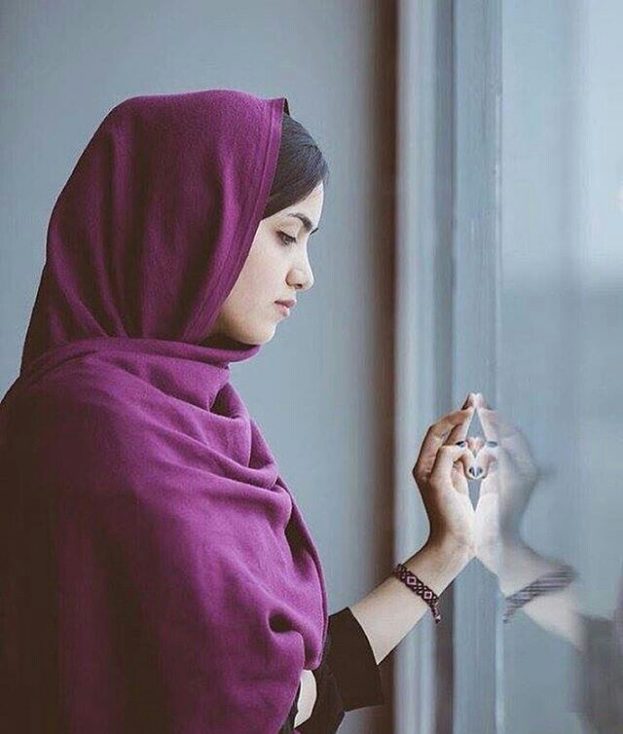 خلفيات بنات حزينة للواتس محجبات 1
