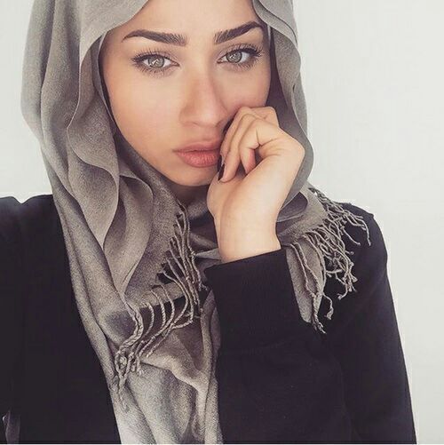 خلفيات بنات حزينة للواتس محجبات 3