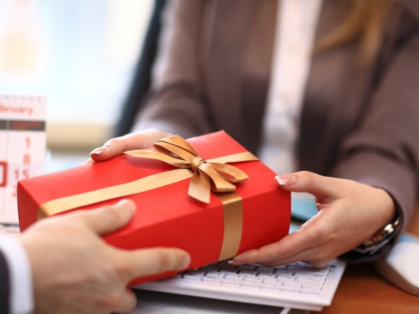 زوجتي الغالية شكرا على الهدية