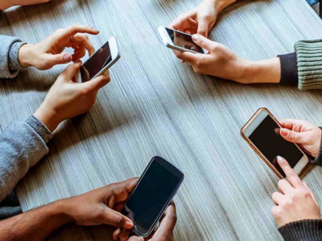وسائل الاتصال الحديثة إيجابياتها وسلبياتها