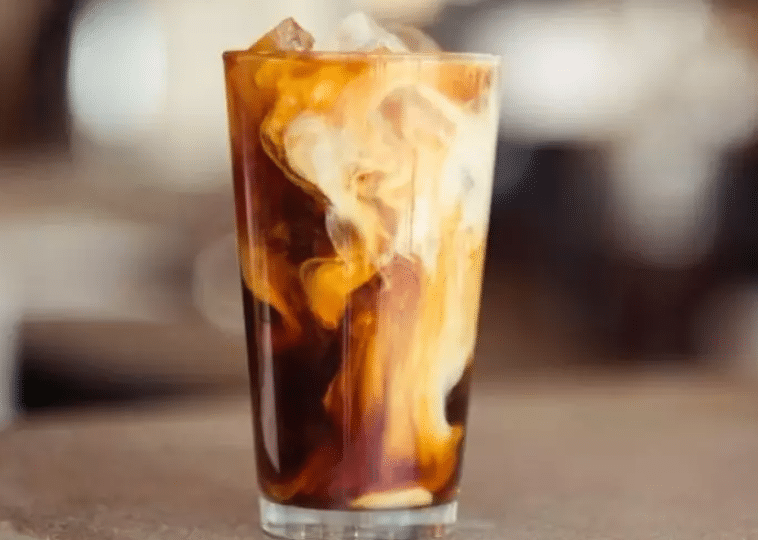 قهوة ستاربكس الباردة بالحليب Cold Brew Coffee with Milk