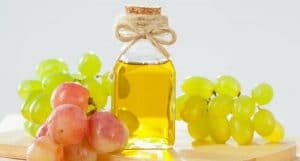 مين استخدمت زيت بذور العنب للتبيض