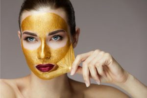 مين استخدمت قناع الذهب