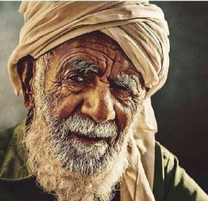 عبارات وصف رجل عجوز