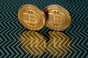 البنوك التي تتعامل بالبيتكوين
