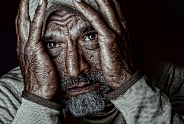 إنشاء حول وصف شخص عجوز